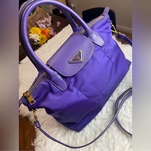 ❤️🔥PRADA🔥Tessuto Nylon Saffiano Tote - Picture 2 of 16